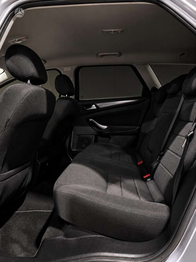 Ford Mondeo 2011 — photo 26