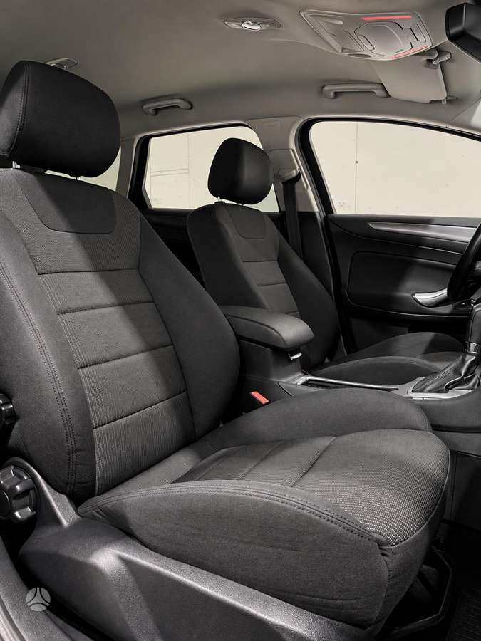 Ford Mondeo 2011 — photo 30