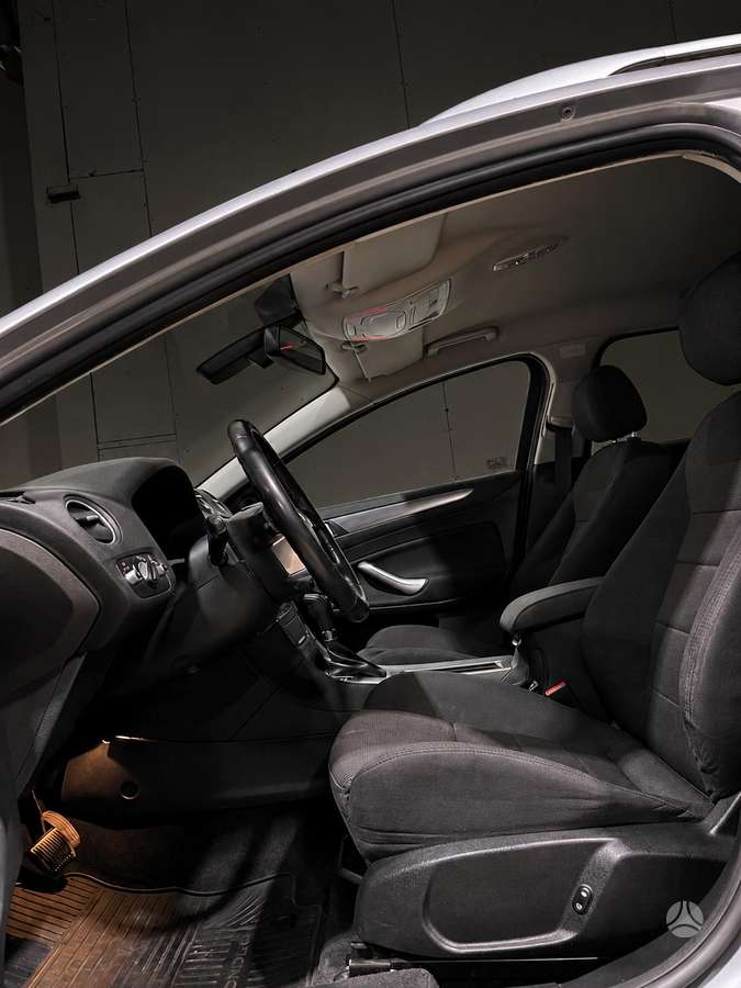 Ford Mondeo 2011 — photo 8