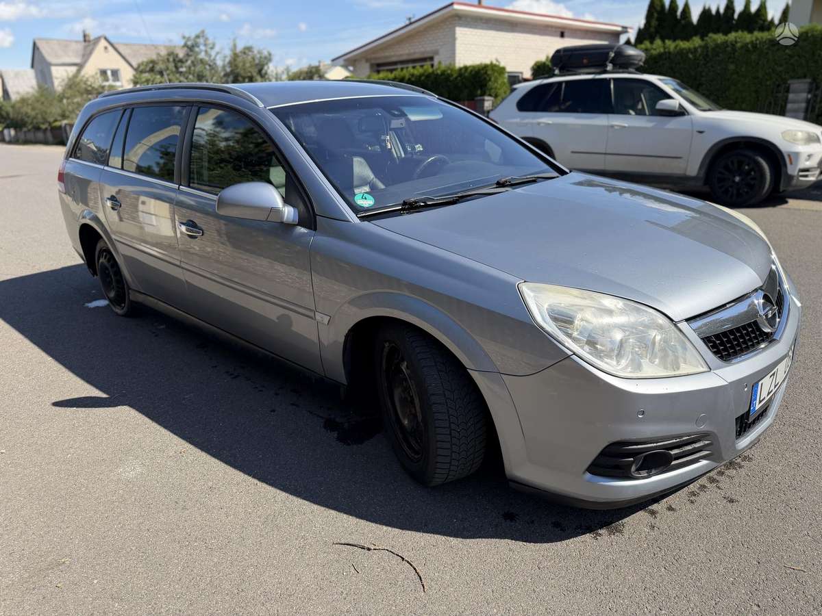 Opel Vectra 2009 — салон