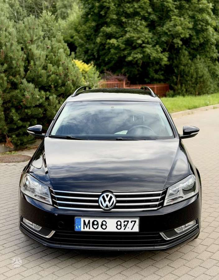 Volkswagen Passat 2012 — interior