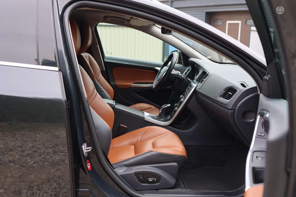 Volvo V60 2013 — photo 11