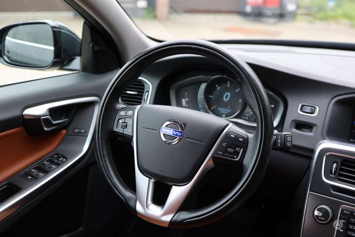 Volvo V60 2013 — photo 13