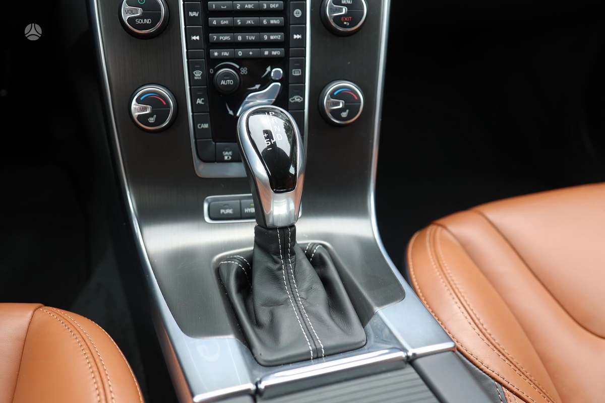 Volvo V60 2013 — photo 18