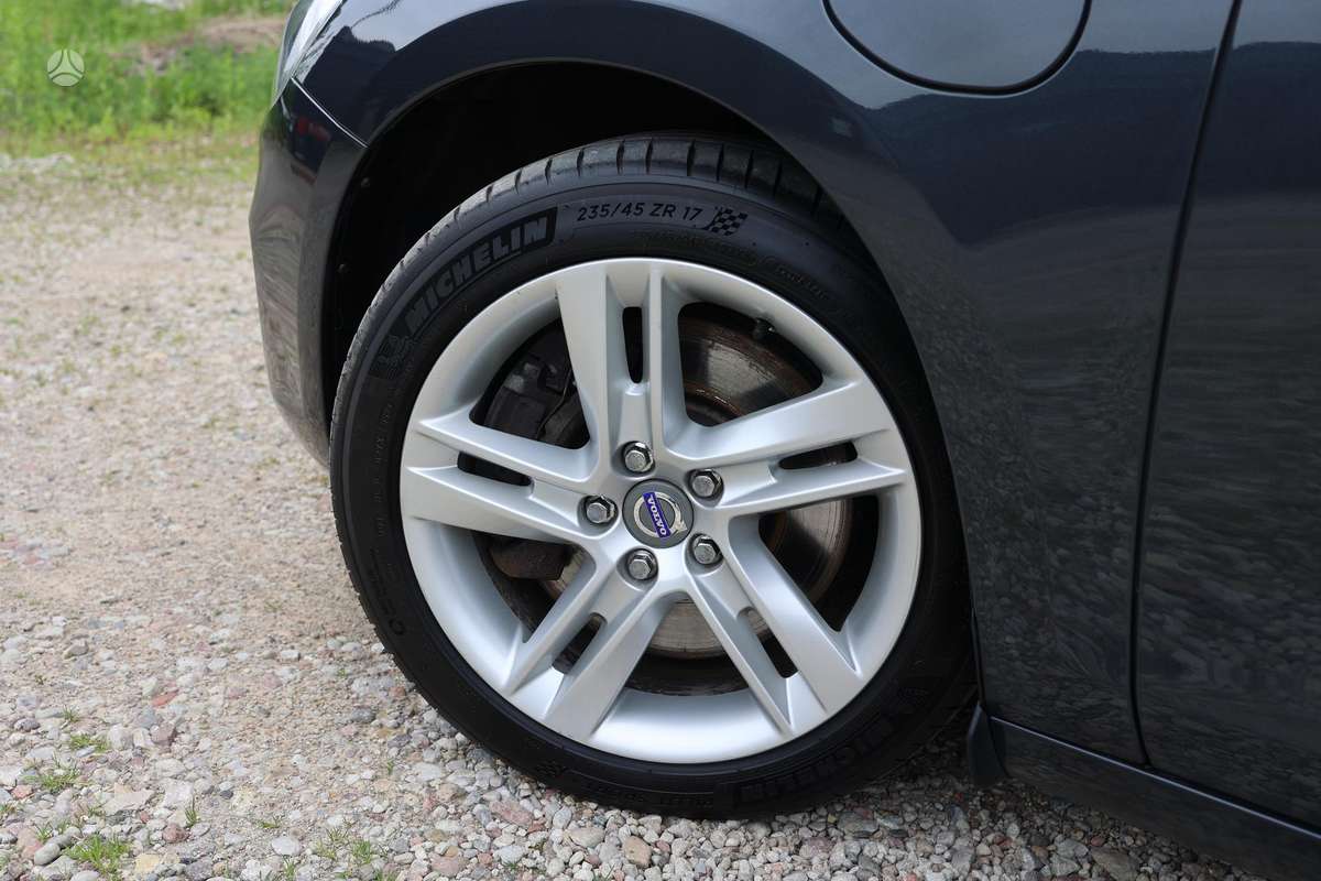 Volvo V60 2013 — photo 31