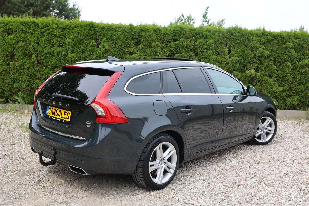 Volvo V60 2013 — engine 2400 cm³, 215 HP (158kW)