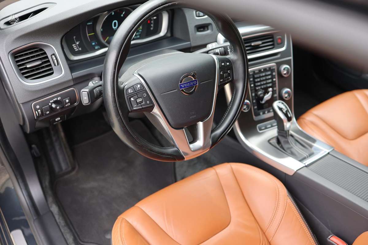 Volvo V60 2013 — photo 9