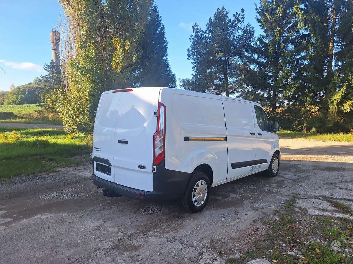 Ford Transit 2015 — rear view