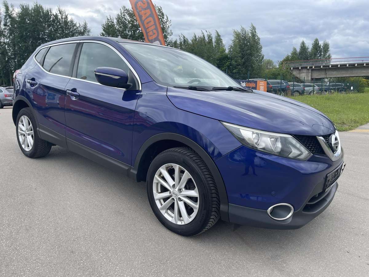 Nissan Qashqai 2014 — rear view
