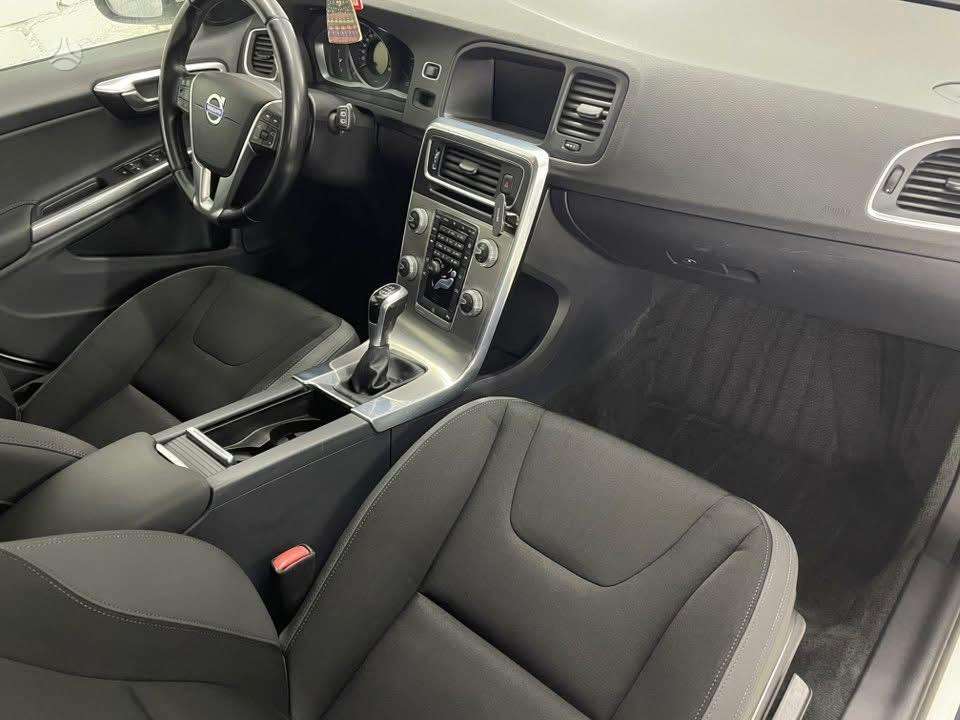 Volvo V60 2014 — photo 11