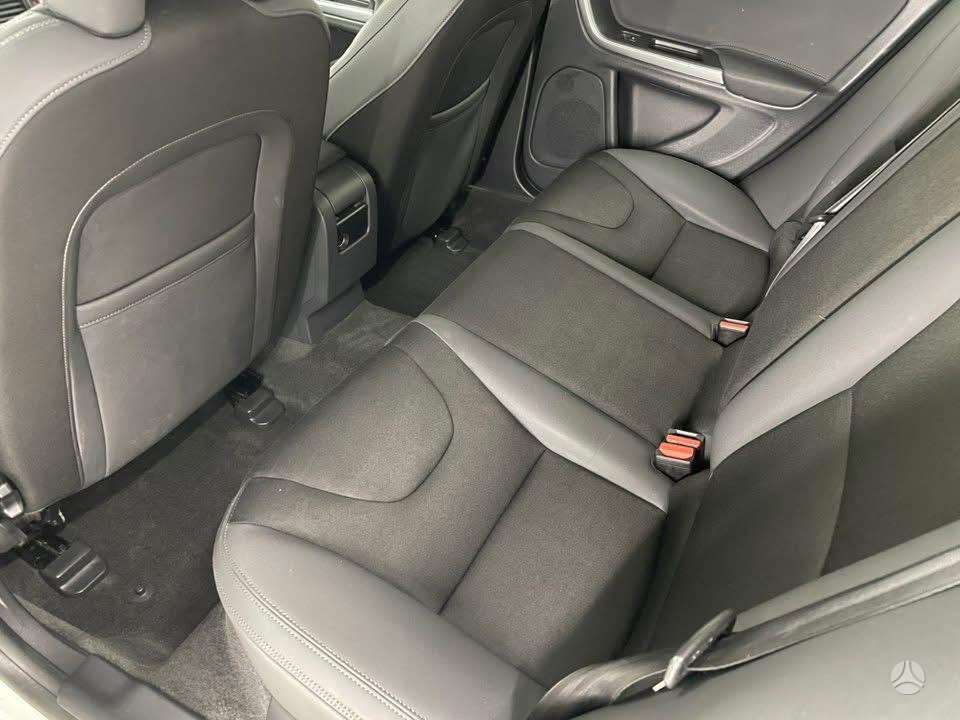 Volvo V60 2014 — photo 14