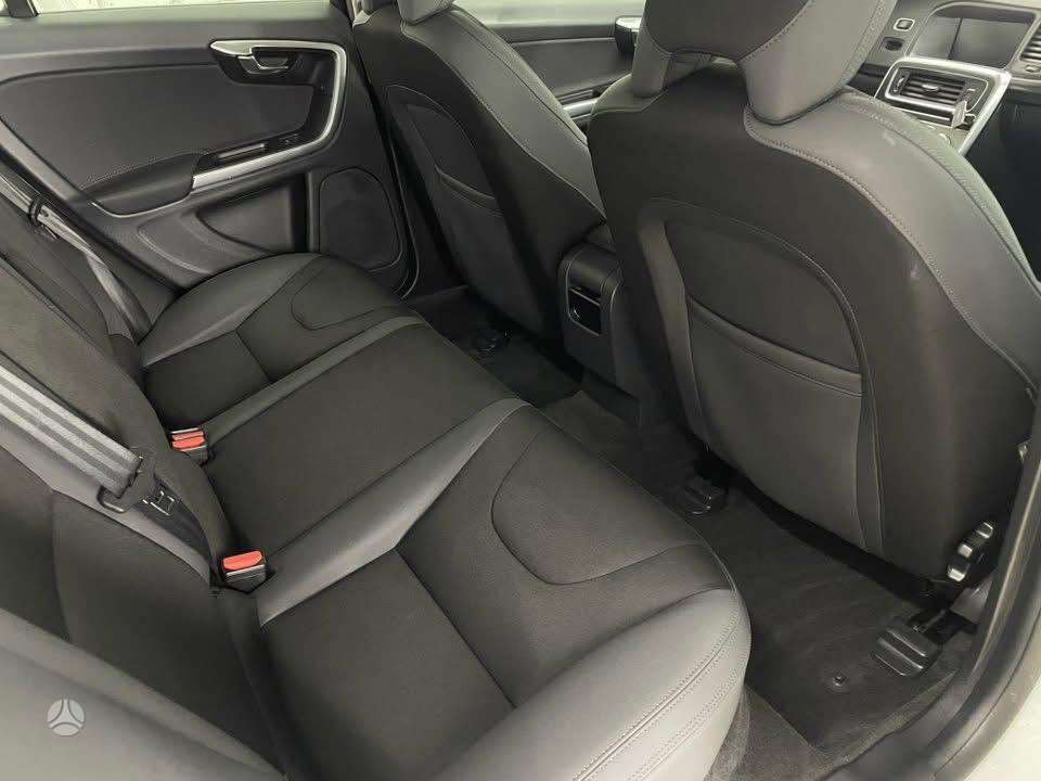 Volvo V60 2014 — photo 15