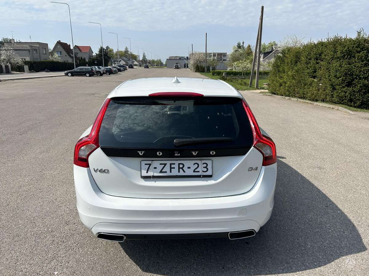 Volvo V60 2014 — interior