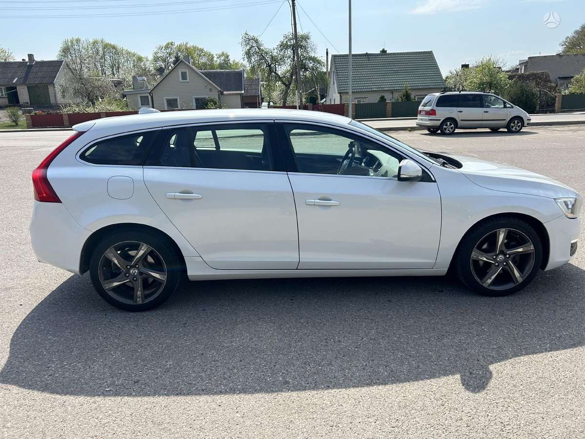 Volvo V60 2014 — engine 1984 cm³, 181 HP (133kW)