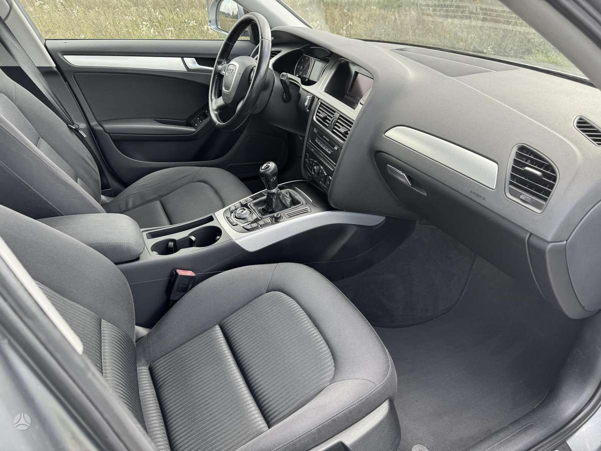 Audi A4 2009 — photo 6