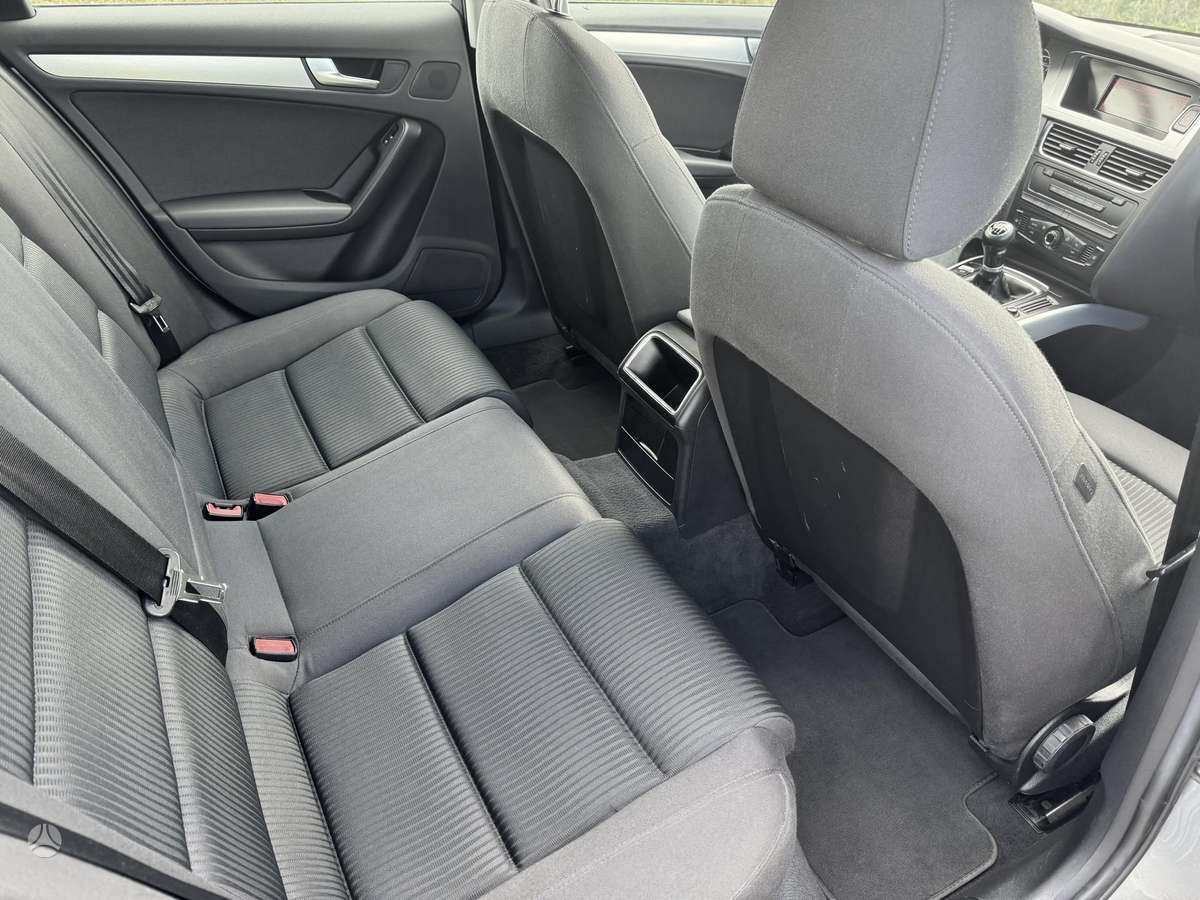 Audi A4 2009 — photo 7