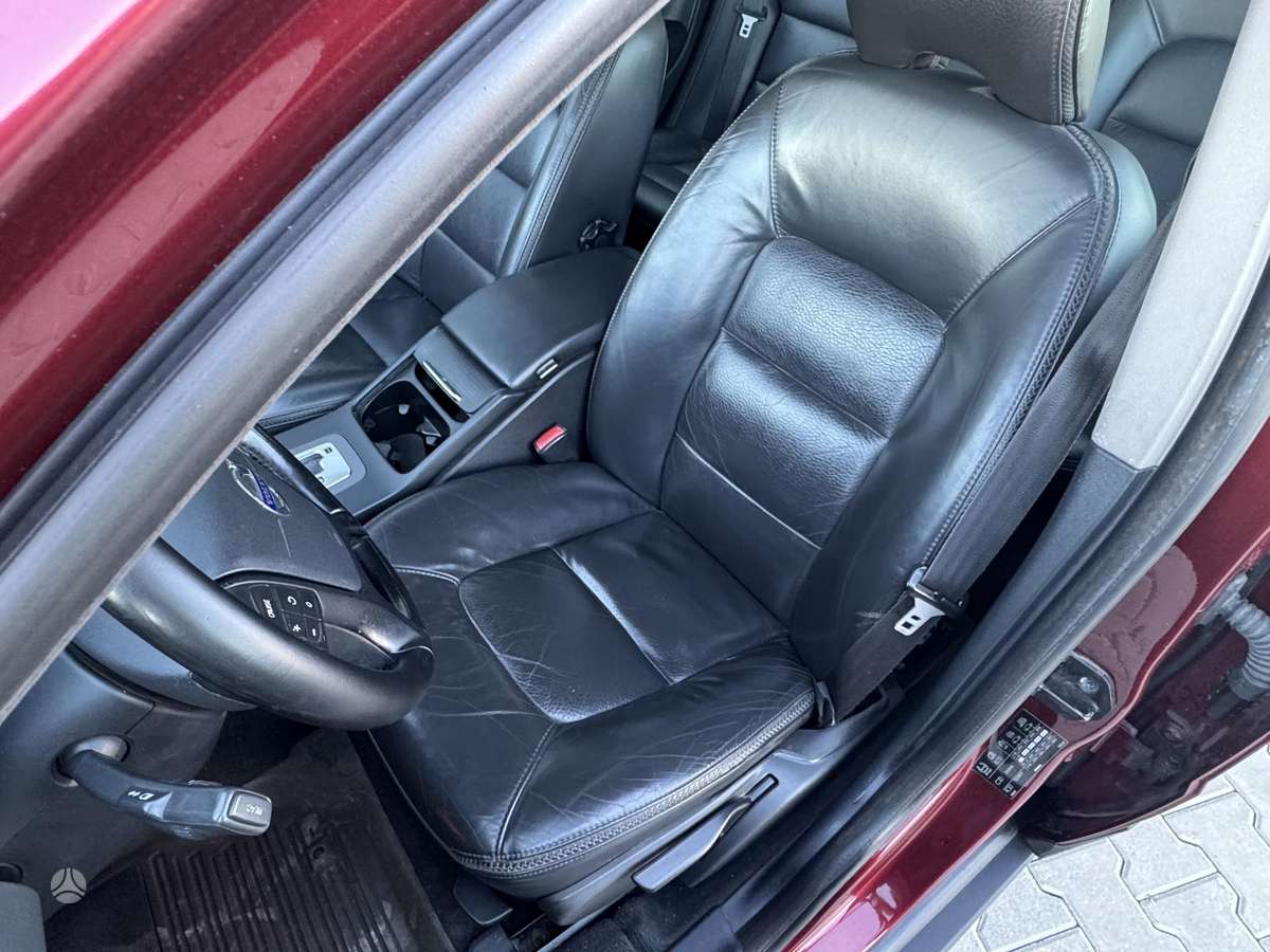 Volvo XC70 2010 — photo 12