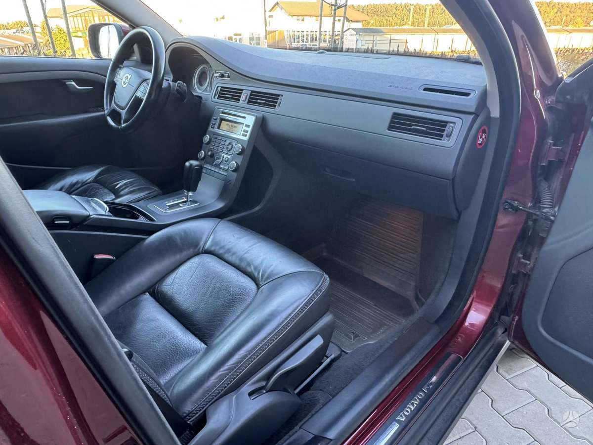 Volvo XC70 2010 — photo 13