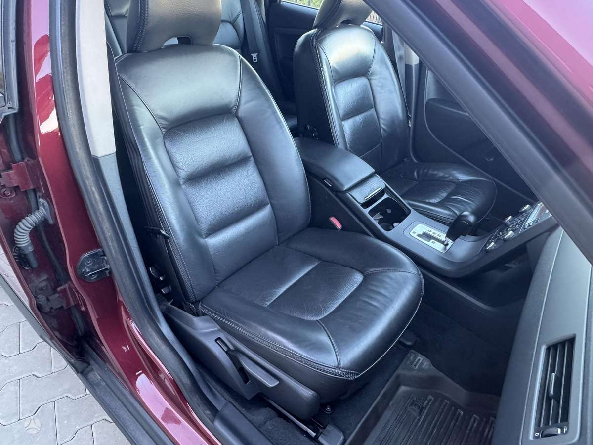 Volvo XC70 2010 — photo 14