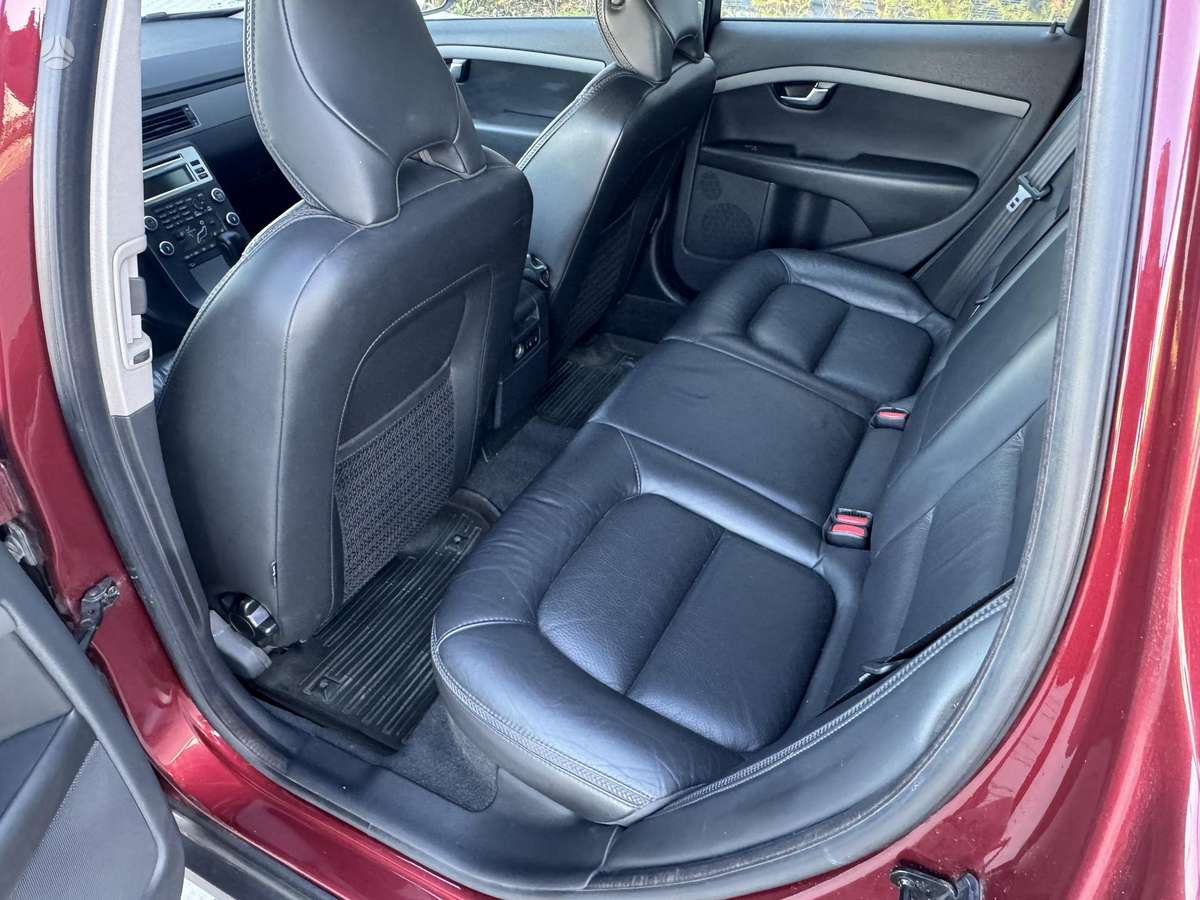 Volvo XC70 2010 — photo 15