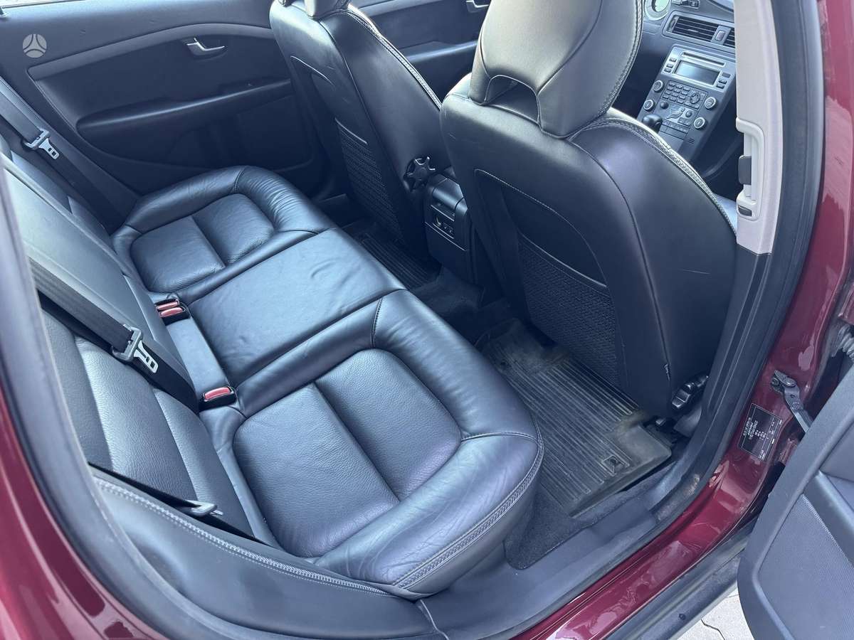 Volvo XC70 2010 — photo 16