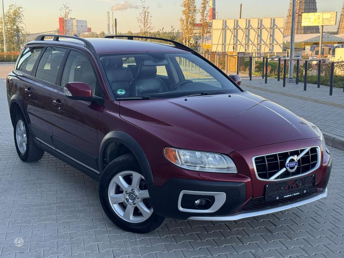 Volvo XC70 2010 — interior