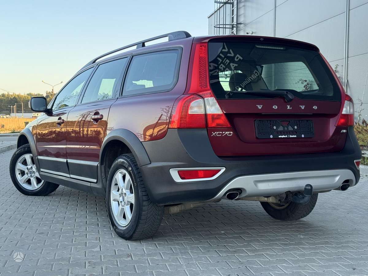 Volvo XC70 2010 — photo 8