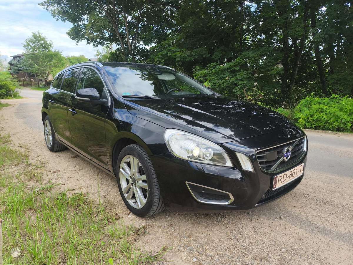 Volvo V60 2011 — вигляд ззаду