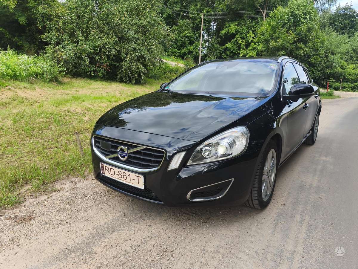 Volvo V60 2011 — салон