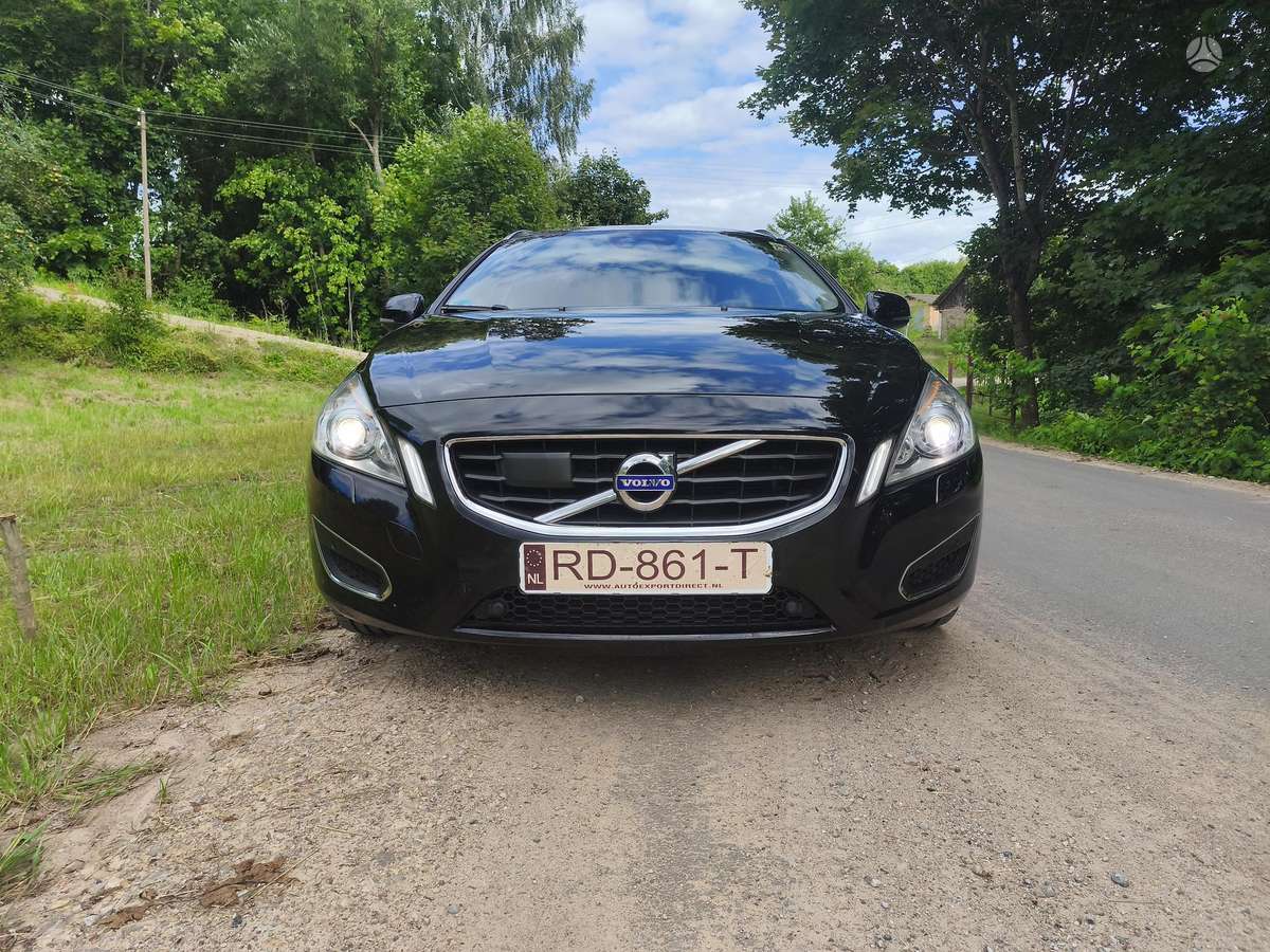 Volvo V60 2011 — двигун 2400 cm³, 230 HP (169kW)