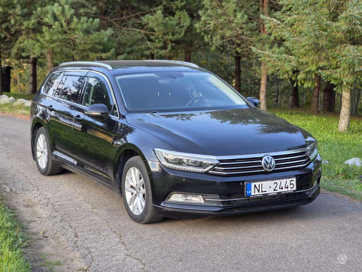 Volkswagen Passat 2015 — rear view
