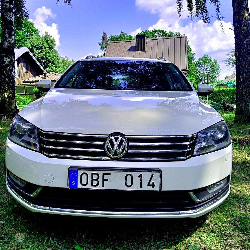 Volkswagen Passat 2014 — rear view