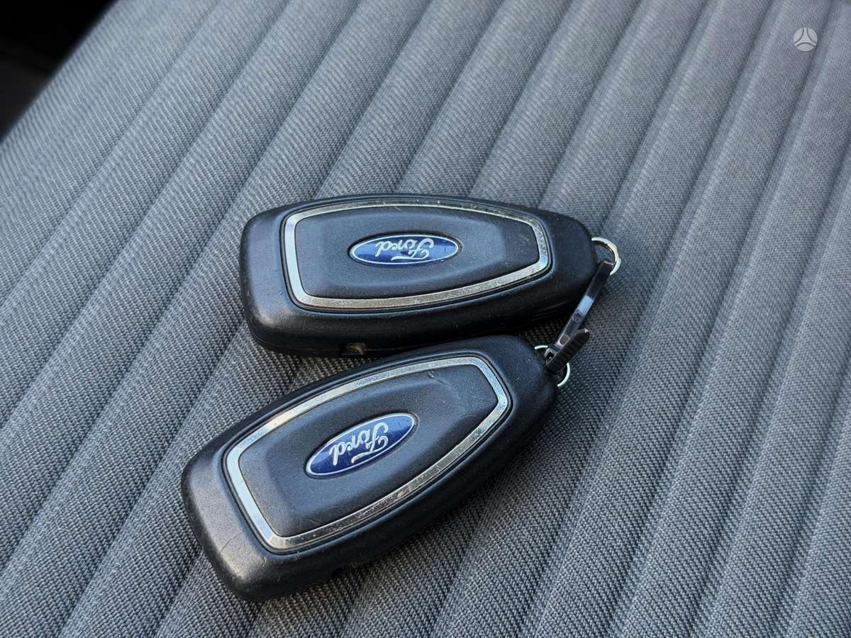 Ford C-MAX 2015 — фото 19