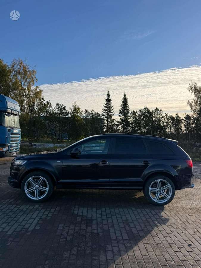 Audi Q7 2010 — салон