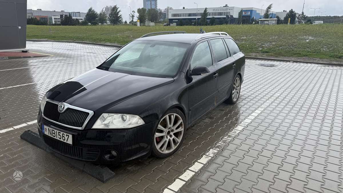 Skoda Octavia 2008 — rear view
