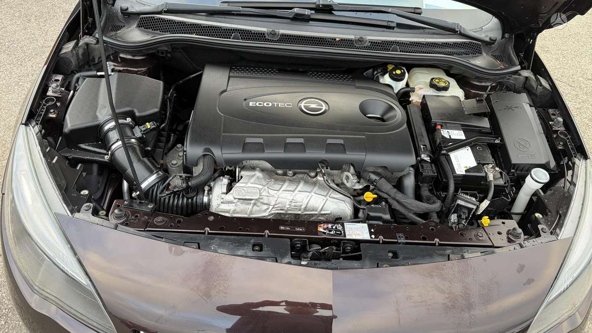 Opel Astra 2014 — photo 10