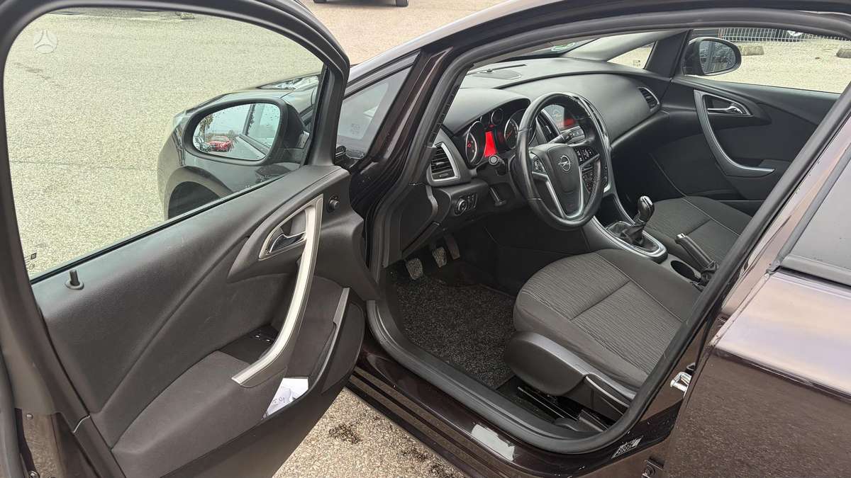 Opel Astra 2014 — photo 11