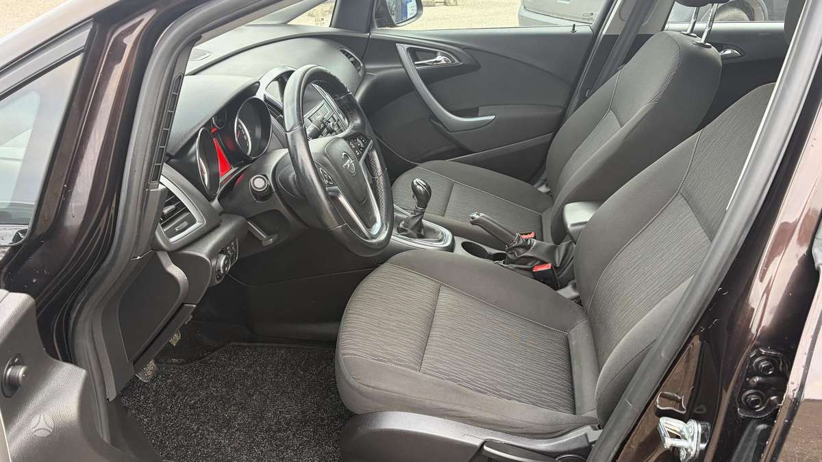 Opel Astra 2014 — photo 14