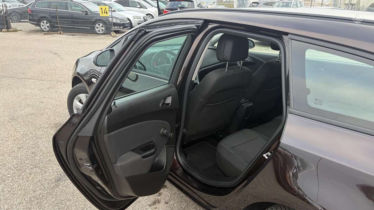 Opel Astra 2014 — photo 15