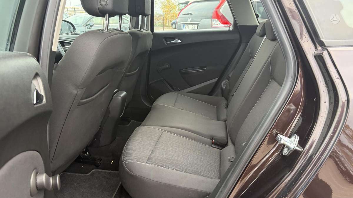 Opel Astra 2014 — photo 16