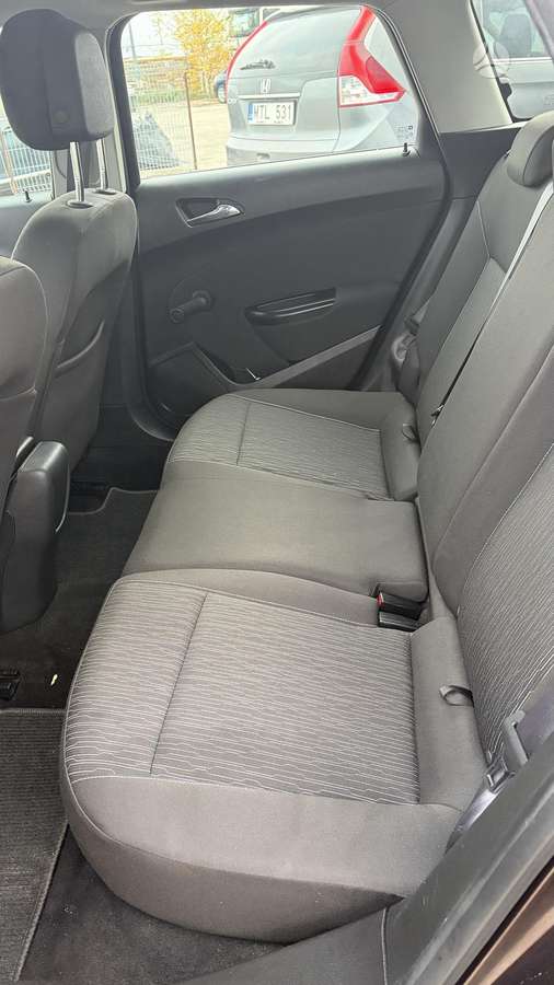 Opel Astra 2014 — photo 17