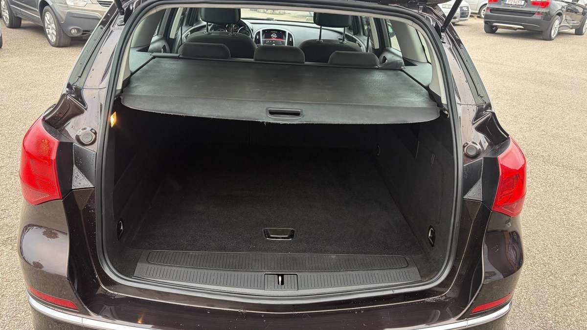 Opel Astra 2014 — photo 18
