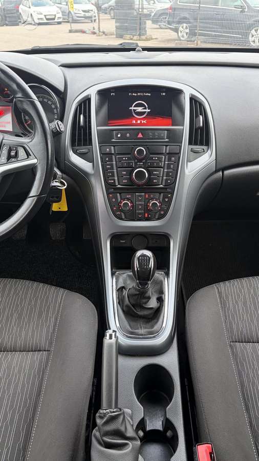 Opel Astra 2014 — photo 19