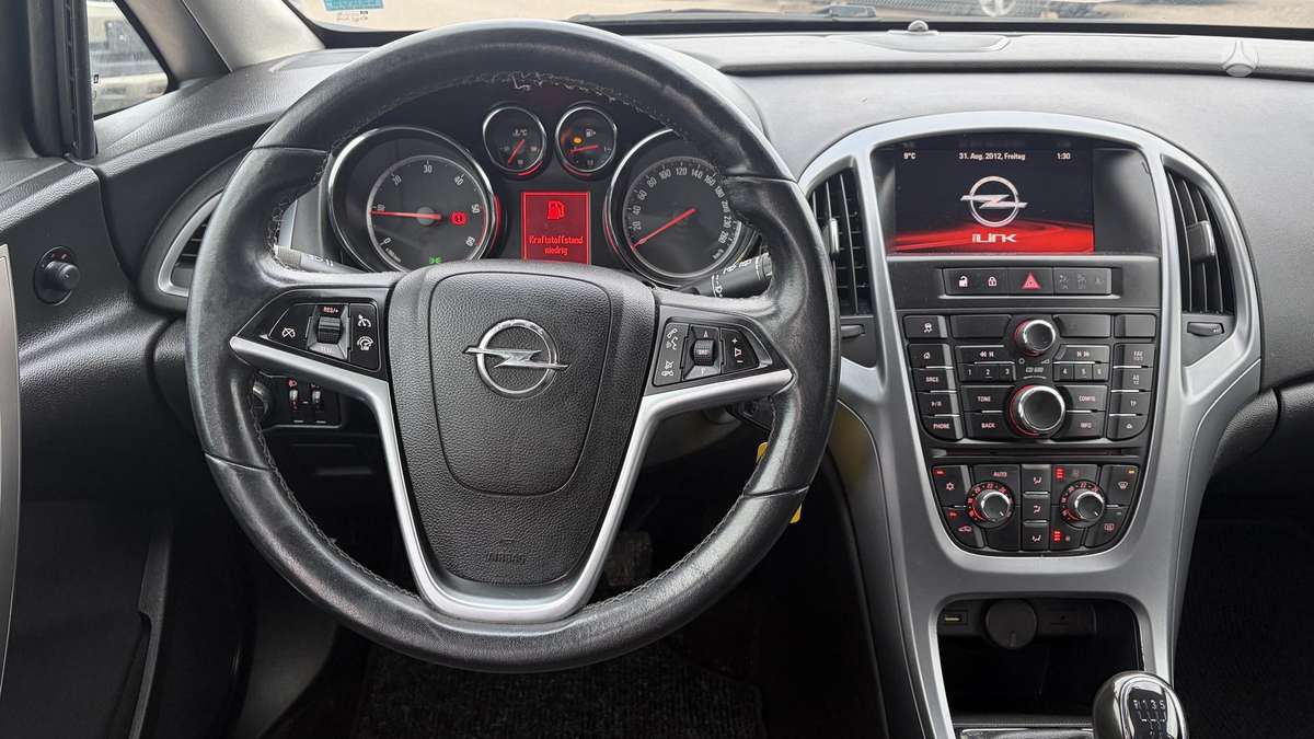 Opel Astra 2014 — photo 20