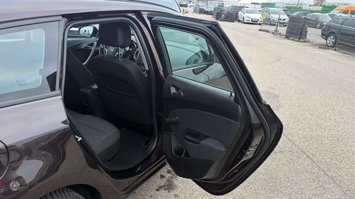 Opel Astra 2014 — photo 23