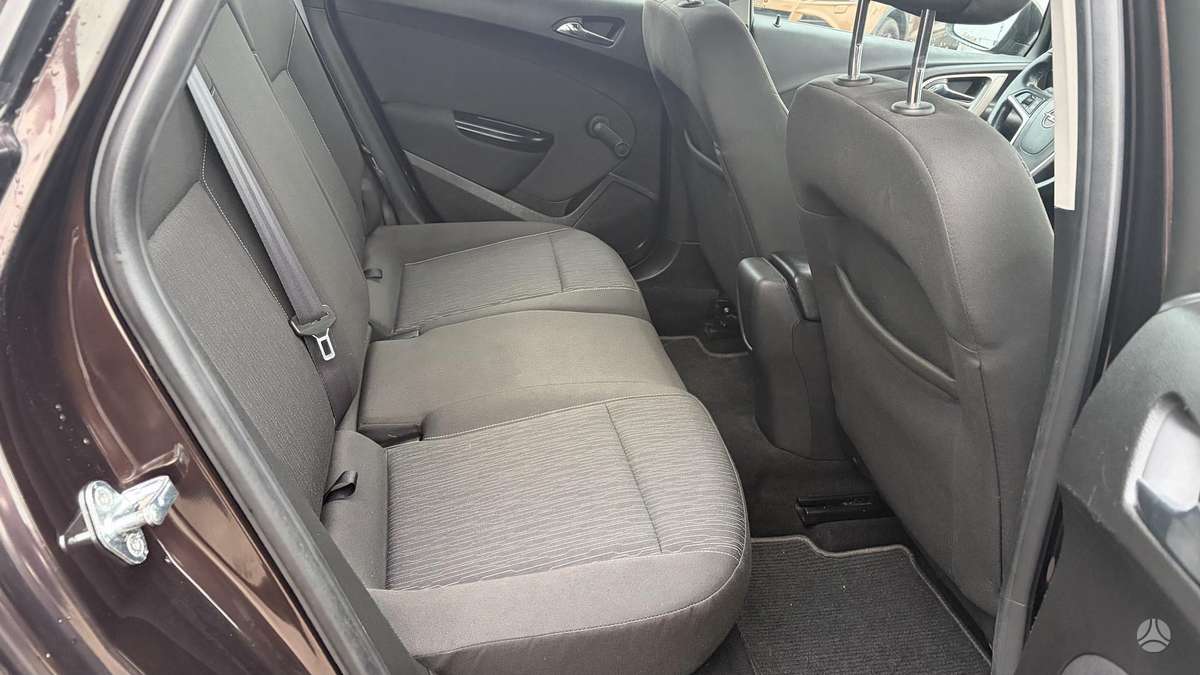 Opel Astra 2014 — photo 26