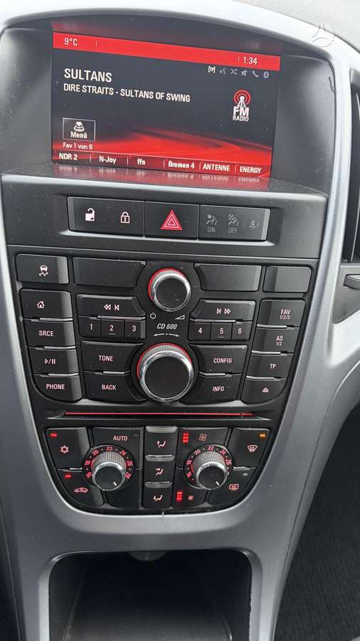 Opel Astra 2014 — photo 29