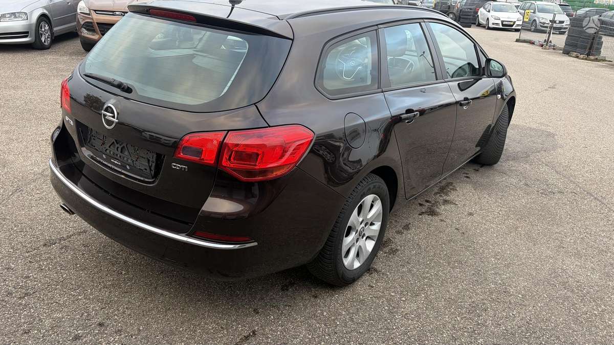 Opel Astra 2014 — interior