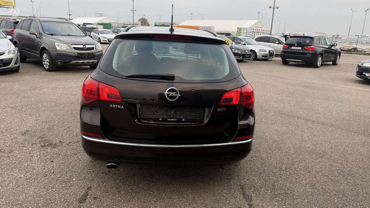 Opel Astra 2014 — engine 2000 cm³, 165 HP (121kW)