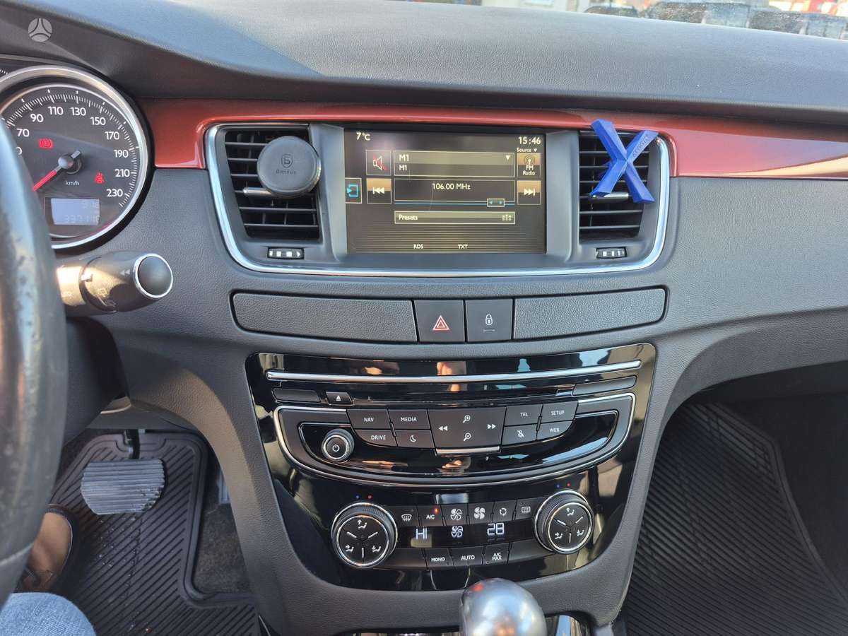 Peugeot 508 2015 — photo 24